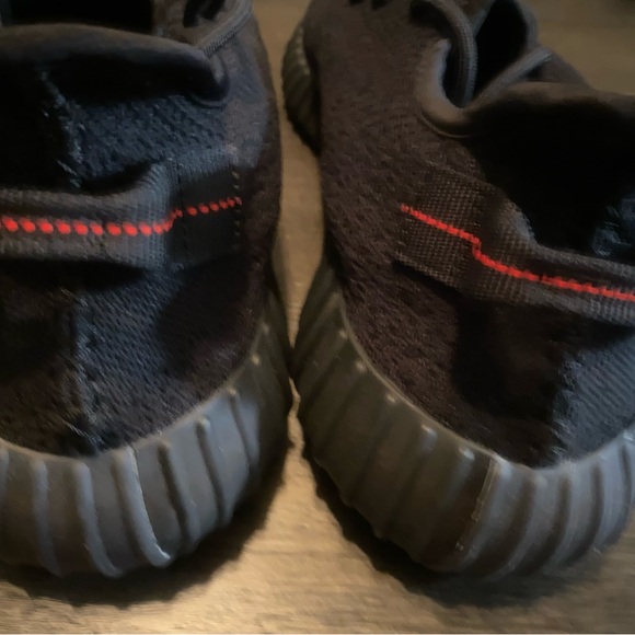 Yeezy Boost 350 V2 'Bred' - Picture 10 of 15